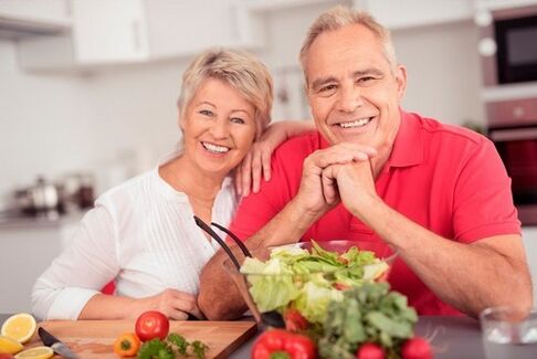 Ensalada de verduras para aumentar la potencia a partir de los 60 años